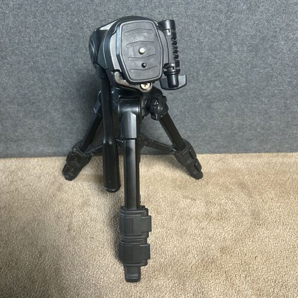 VELBON DF Mini 3-Section Aluminum Tripod w/ Adjustable 3-Way Panhead 12"-21.3" - Picture 3 of 8